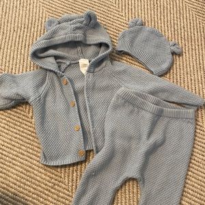 Baby sweater set